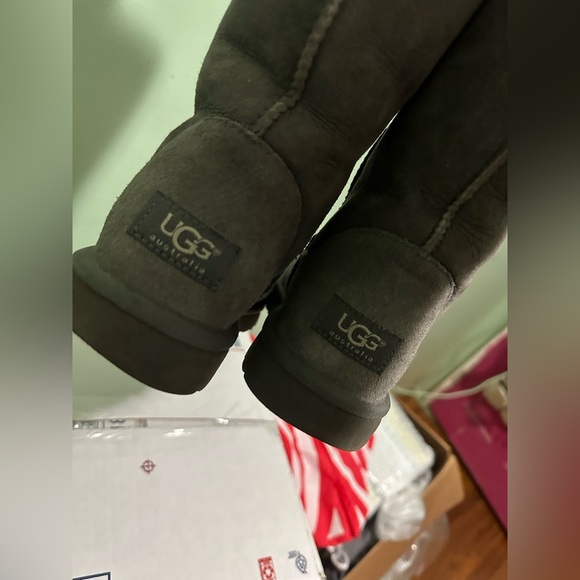 EUC Gray Uggs - Picture 2 of 16